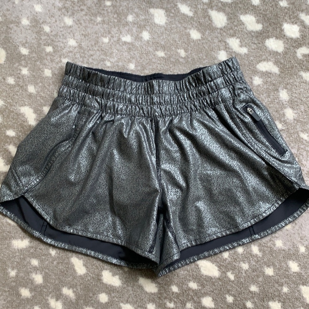 Lululemon Tracker Shorts Foil sz 6